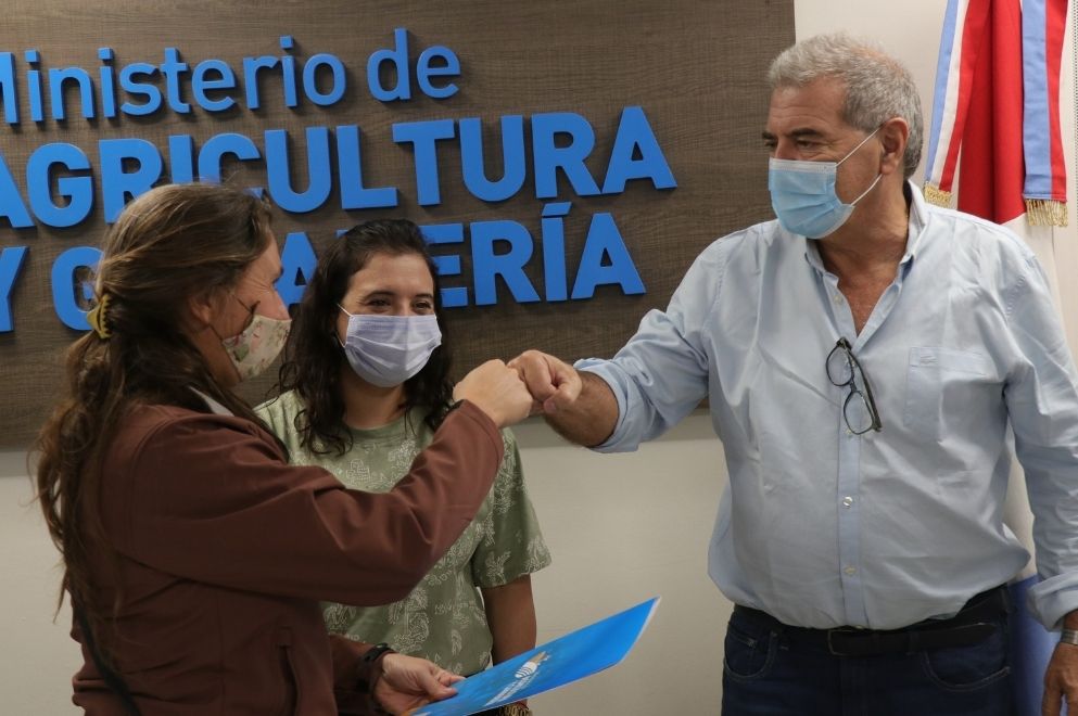 Busso entregó $5 millones a pequeños productores afectados por incendios